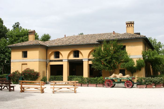 Visita guidata alla CASA DELLE AIE e all'ORTO BOTANICO DEI FRUTTI DIMENTICATI